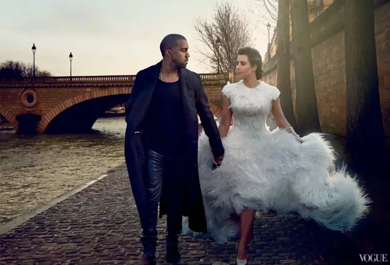 Kanye Westas ir Kim Kardashian (dėvi Alexanderį McQueeną) žurnale „Vogue“ 2014 m. balandžio mėn. / Vaizdas: Annie Leibovitz / „Vogue“