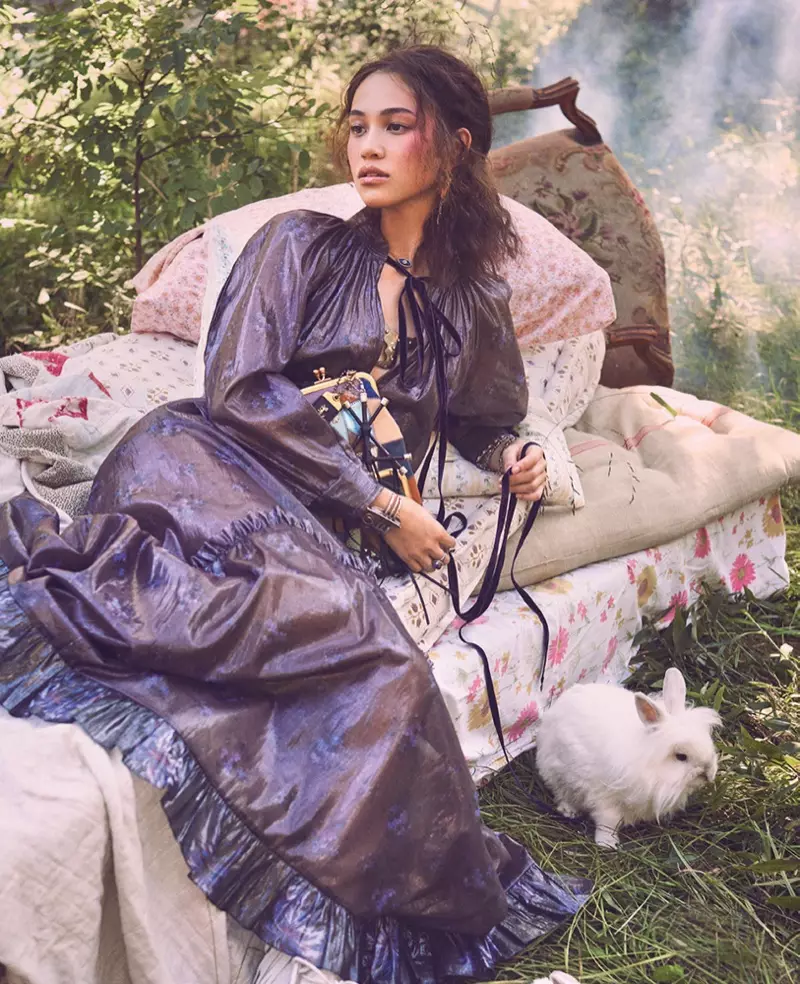 Zoey Grossman Njupuk Gaya Ngimpi Pelatih kanggo Harper's Bazaar