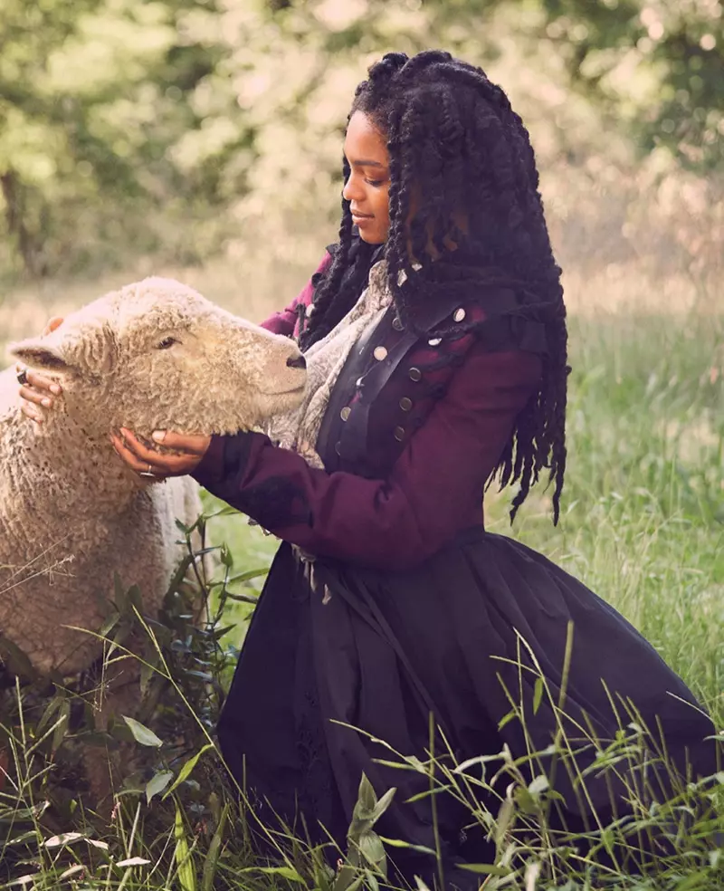 Zoey Grossman ለሃርፐር ባዛር የአሰልጣኙን ድሪም ቅጦችን ወሰደ