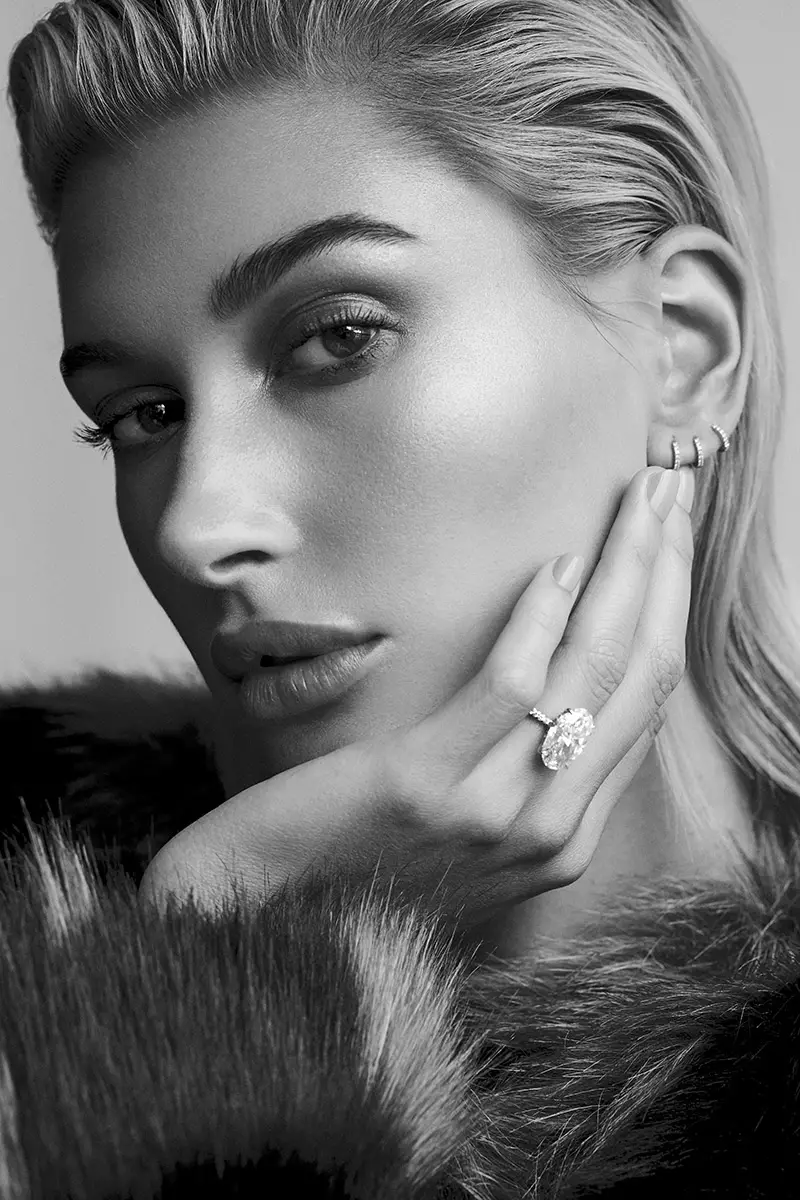 Hailey Baldwin leverer overflod for Vogue Arabia