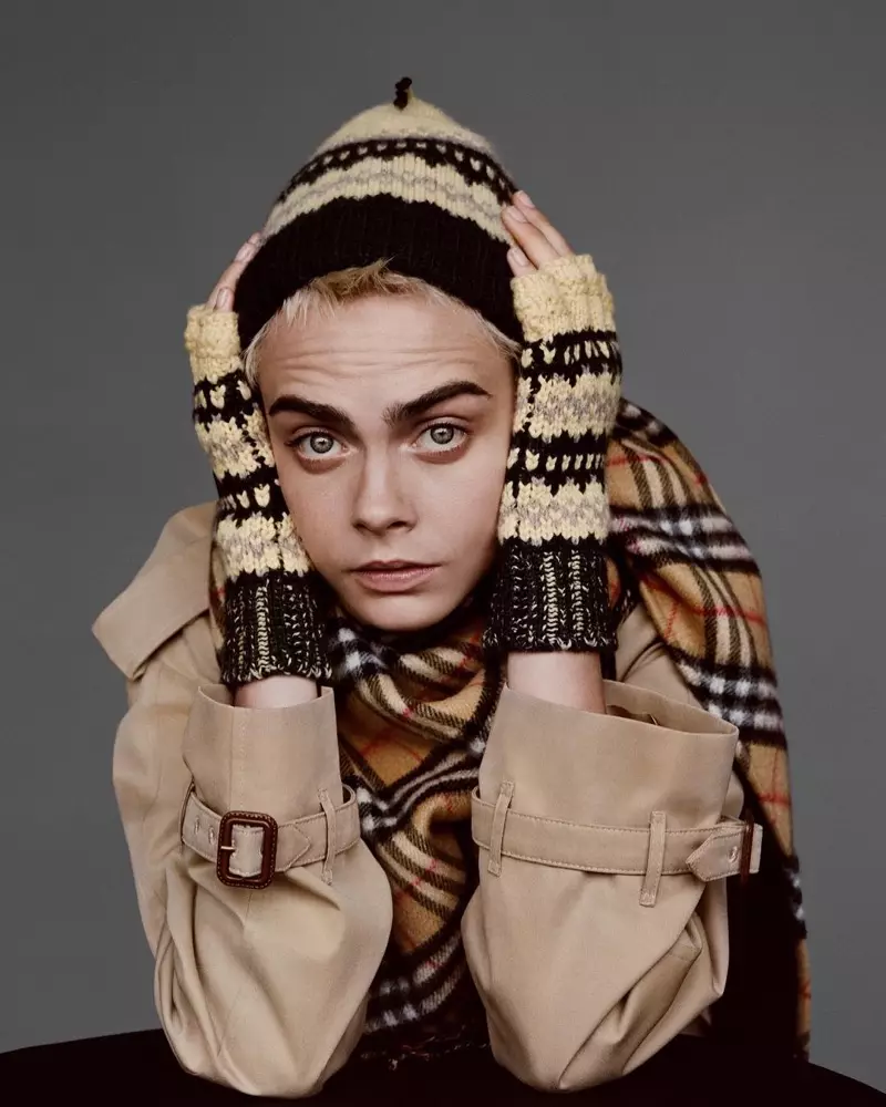 Η Cara Delevingne πρωταγωνιστεί στην καμπάνια του Burberry Holiday 2017