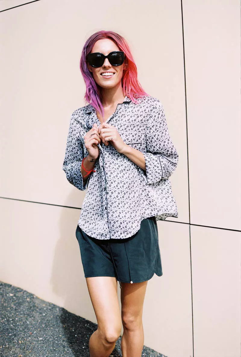 Chloe Norgaard estas Preta por Printempo en Nova Monki Kampanjo