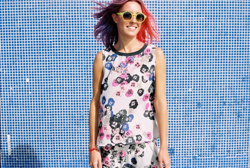 Chloe Norgaard 已准备好迎接新 Monki 广告系列的春天