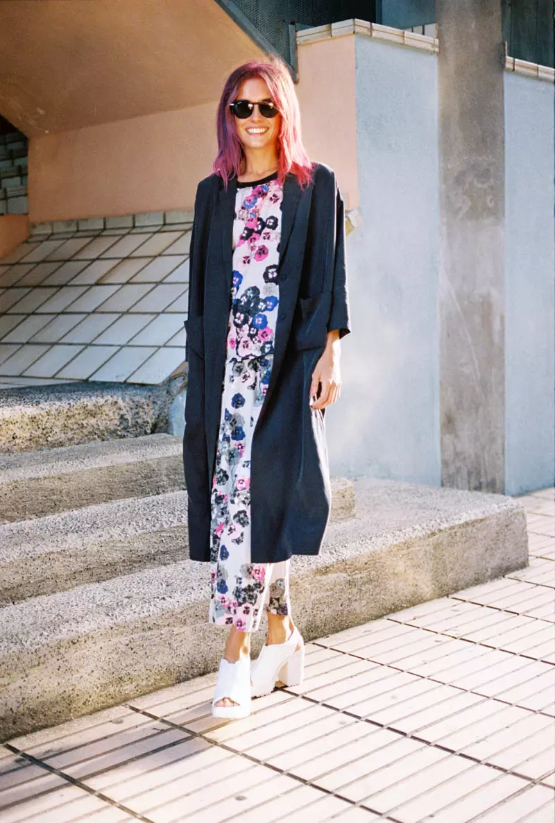 Chloe Norgaard Siap Musim Semi ing Kampanye Monki Anyar