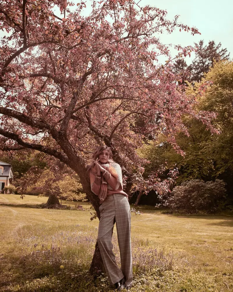 Elisa Sednaoui o etella pele lets'olo la Oui hoetla-mariha la 2019