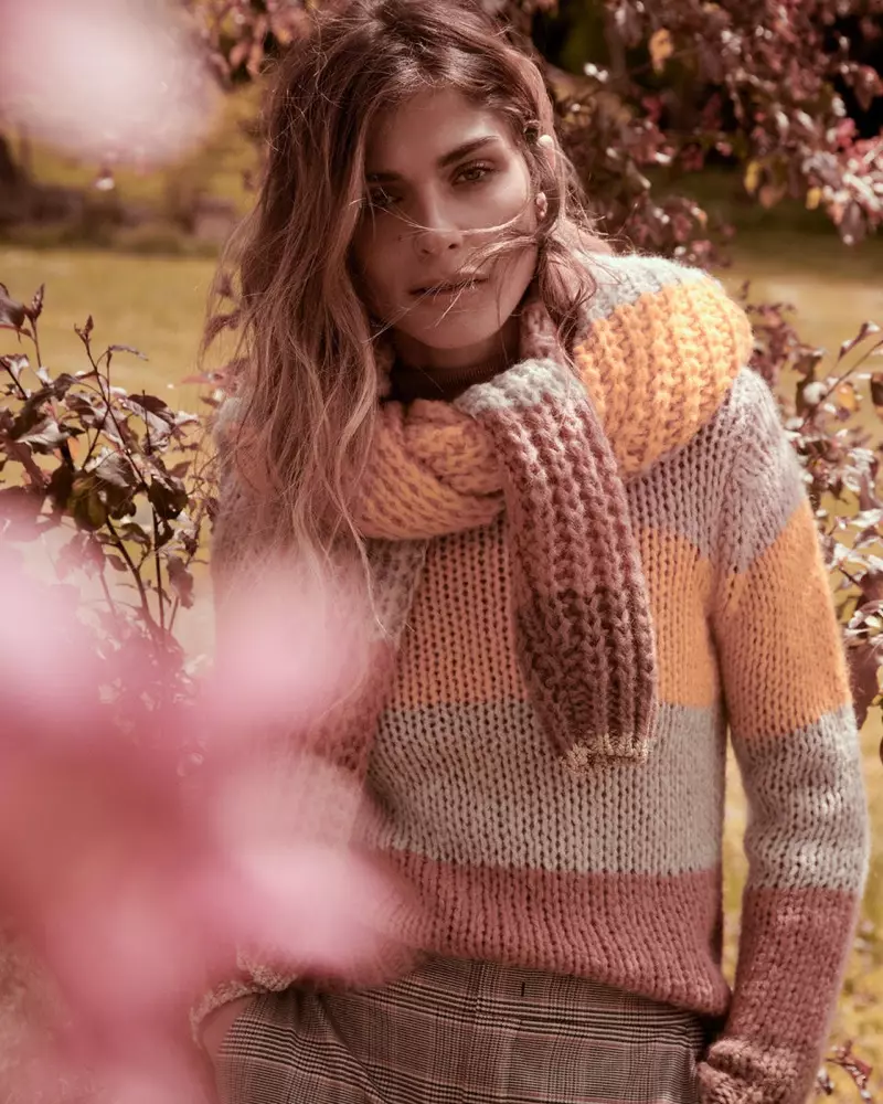 Modell Elisa Sednaoui esineb Oui sügis-talve 2019 kampaanias