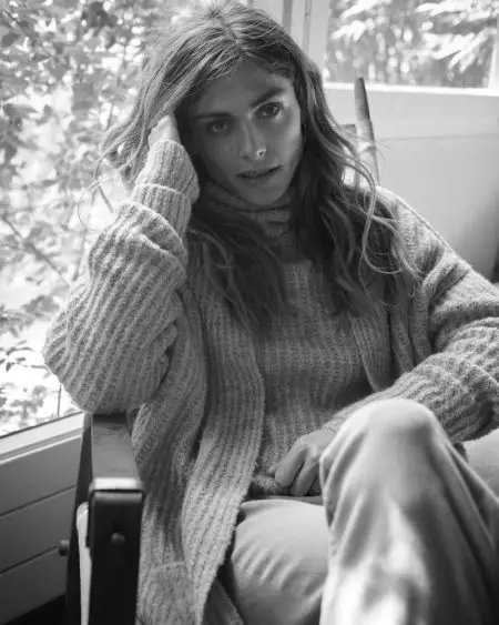 Elisa Sednaoui Oui Fall 2019 अभियानको लागि एक प्राकृतिक सौन्दर्य हो