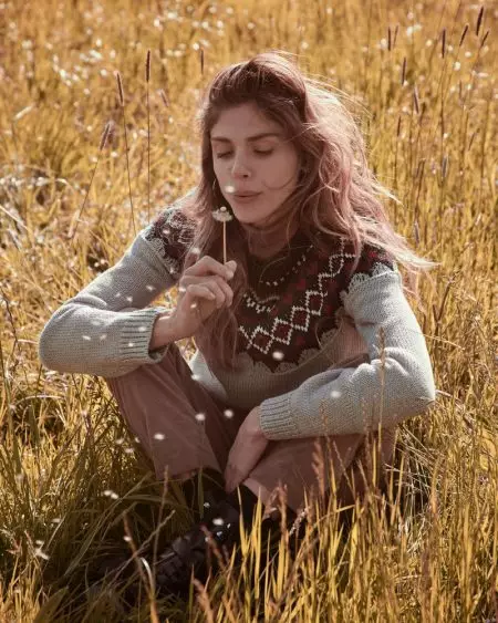 Elisa Sednaoui Oui Fall 2019 अभियानको लागि एक प्राकृतिक सौन्दर्य हो