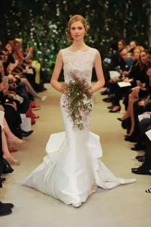 Carolina Herrera Embraces Florals ສໍາລັບ Spring Bridal Line