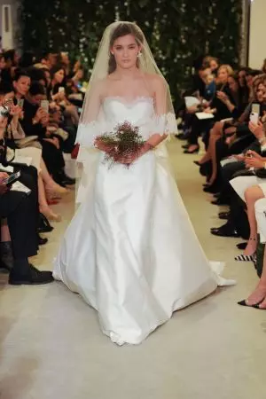 Carolina Herrera Tħaddan Florals għal Spring Bridal Line