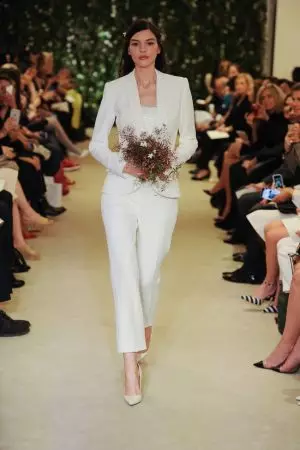 Carolina Herrera adota florais para linha de noivas de primavera