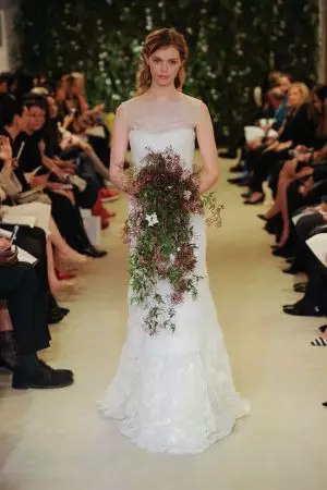 Carolina Herrera dia mandray voninkazo ho an'ny Lohataona Bridal Line