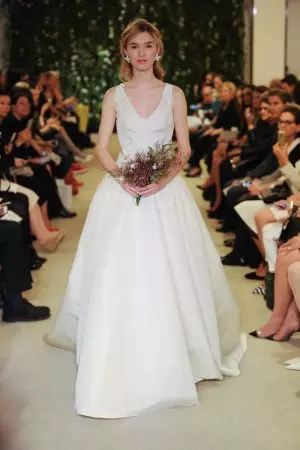 Carolina Herrera Tħaddan Florals għal Spring Bridal Line