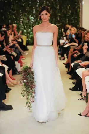 Carolina Herrera Tħaddan Florals għal Spring Bridal Line