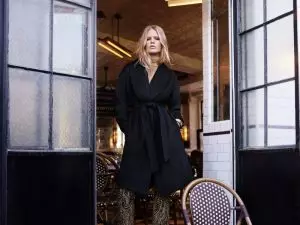 Anna Ewers raak romanties vir H&M se jongste veldtog