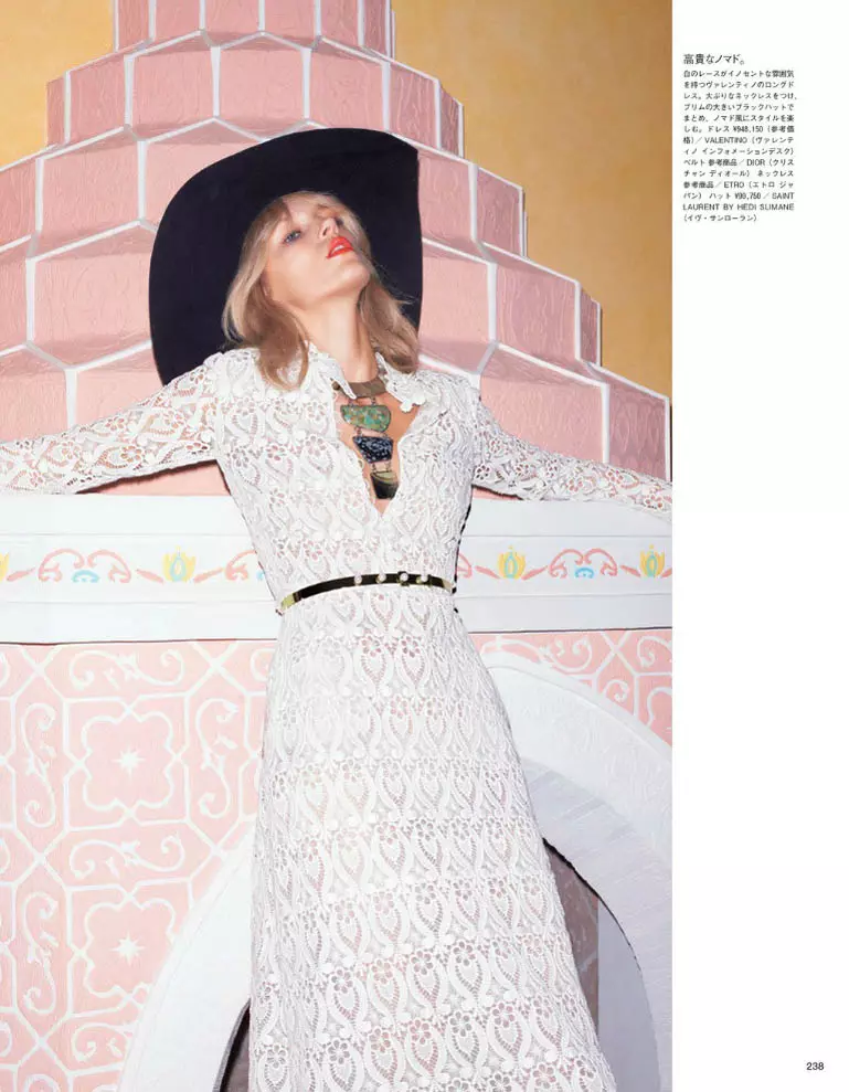 Anja Rubik bụ 70s Glam maka Vogue Japan June 2013 nke Katja Rahwles dere.