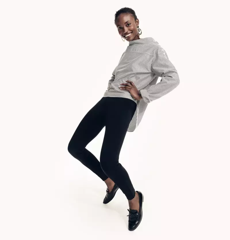 پیراهن راه راه J. Crew Funnel Neck، شلوار هر روز در استرچ پونته، گوشواره Orbit و کفش چرمی آکادمی