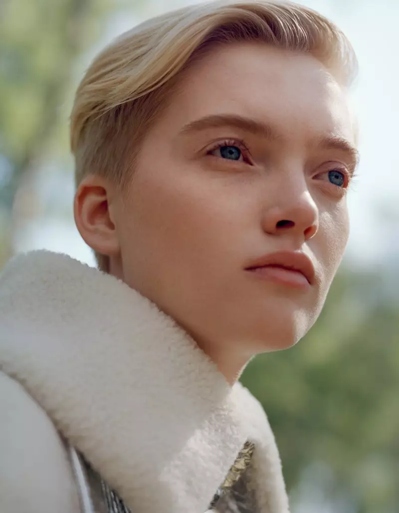 Ruth Bell modelira očaravajuće haljine za Vogue China