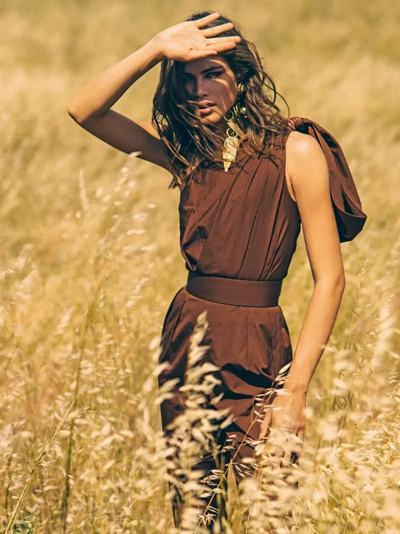 Valentina Sampaio Looks Safari Chic para Woman Spain