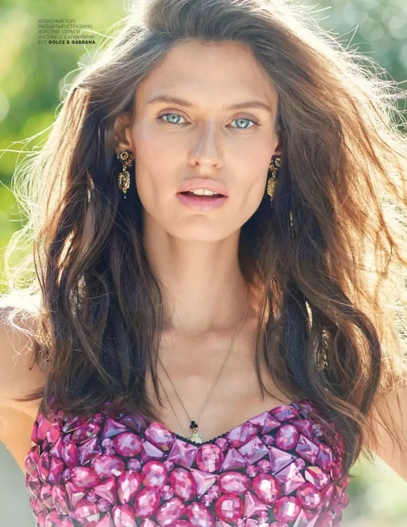 Bianca Balti, Vogue Russia uchun orzu qilingan Boho uslublarini modellashtiradi