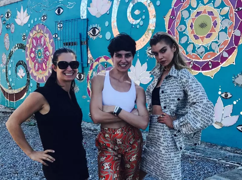 Stella Maxwell neem straatstyl aan in New Orleans vir ELLE Italy