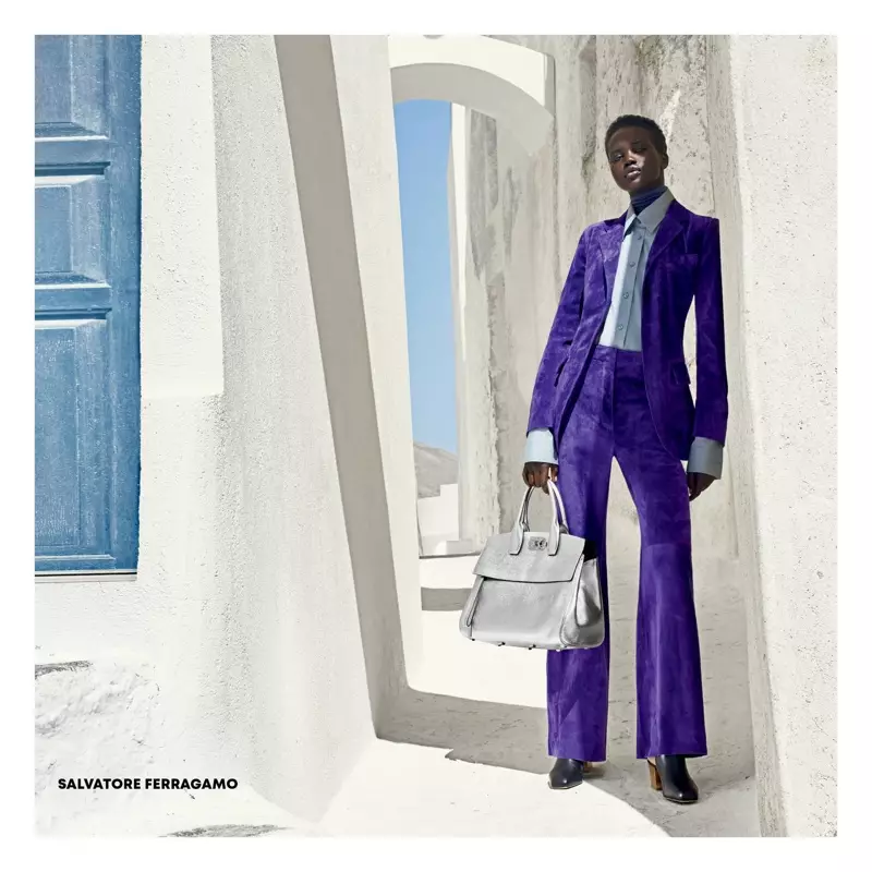 Adut Akech si adatta alla campagna Autunno-Inverno 2018 di Americana Manhasset