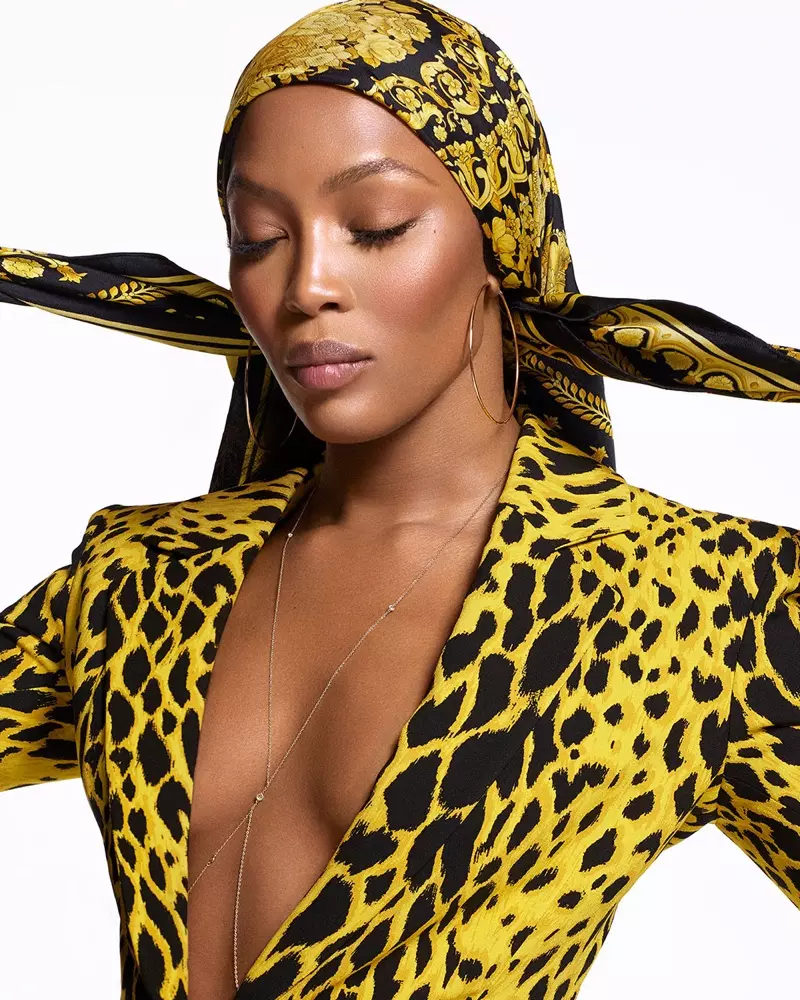 Naomi Campbell fyrirmyndir Versace's Statement Prints fyrir S Moda