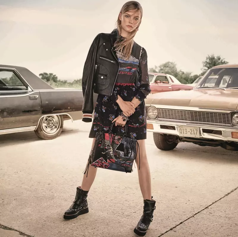 Roos Abels schittert in Coach's resort 2017-campagne