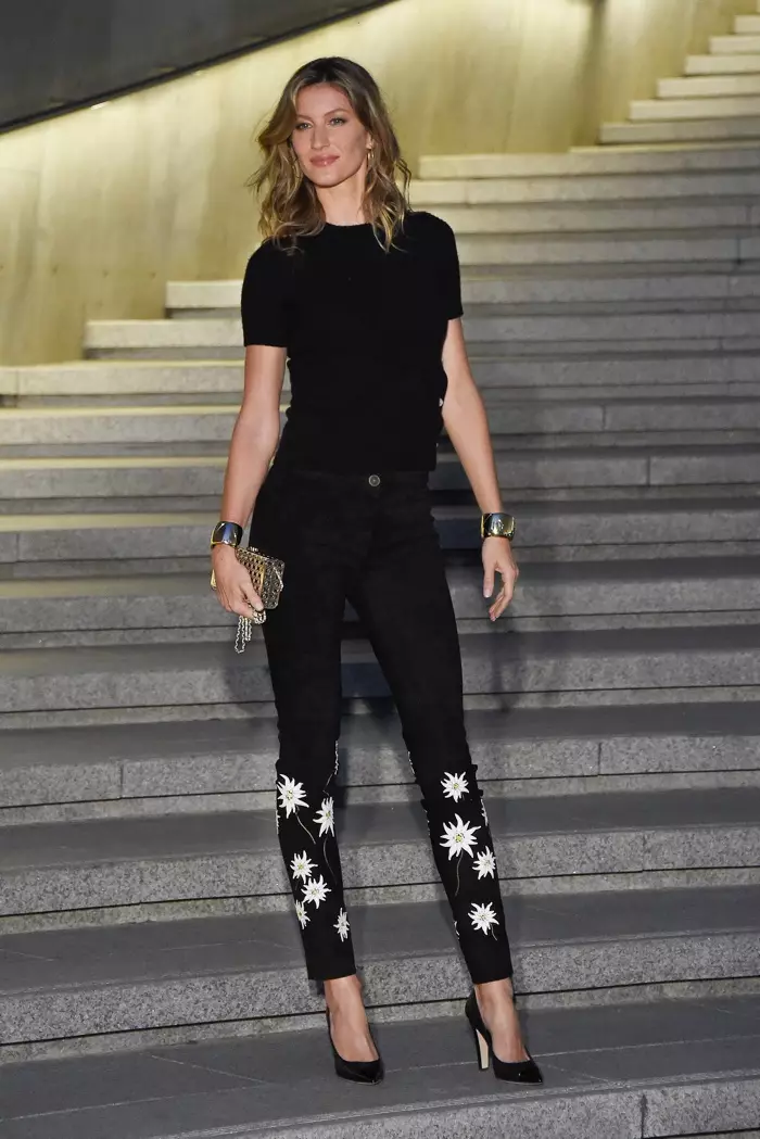 Gisele Bundchen i le Chanel's Cruise 2016 faʻaaliga i Korea