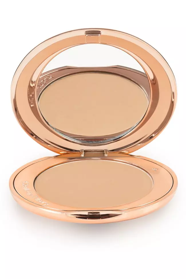 Charlotte Tilbury Air Brush tsy misy tsininy vita amin'ny micro-powder.