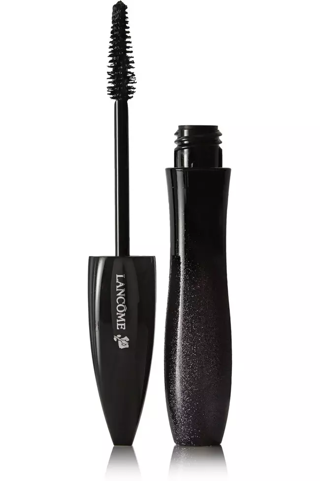 Om wat volume aan je wimpers toe te voegen, probeer Lancôme's Hypnôse Star Mascara