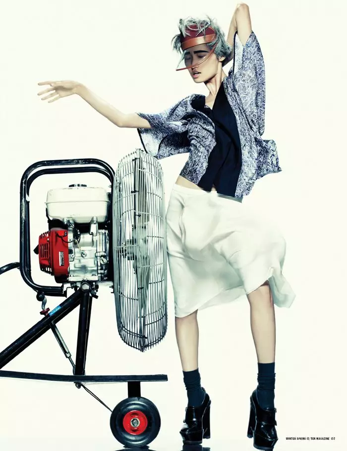 Wang Xiao por Christian Anwander para a 10 Magazine Winter 2011