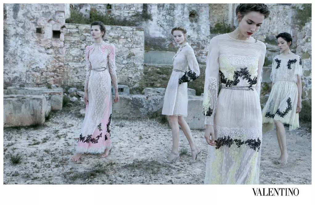 Bette Franke, Fei Fei Sun, Zuzanna Bijoch et Maud Welzen pour la campagne printemps 2012 de Valentino par Deborah Turbeville