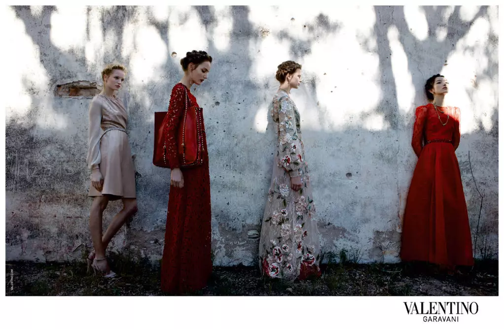 Deborah Turbeville විසින් Valentino Spring 2012 ව්‍යාපාරය සඳහා Bette Franke, Fei Fei Sun, Zuzanna Bijoch සහ Maud Welzen