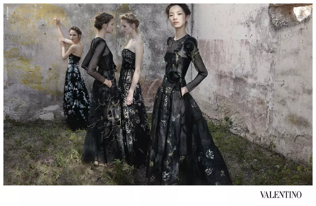 Bette Franke, Fei Fei Sun, Zuzanna Bijoch og Maud Welzen fyrir Valentino vorherferð 2012 eftir Deborah Turbeville