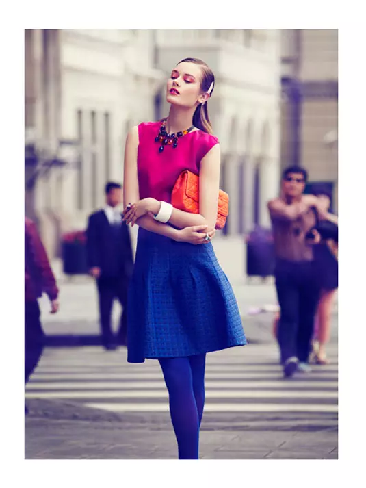 Jac Jagaciak Dons Vibrant Hues maka mbipụta August nke Vogue China nke JMN dere