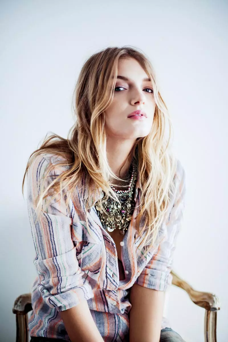 Lily Donaldson pose pour le catalogue Free People de décembre