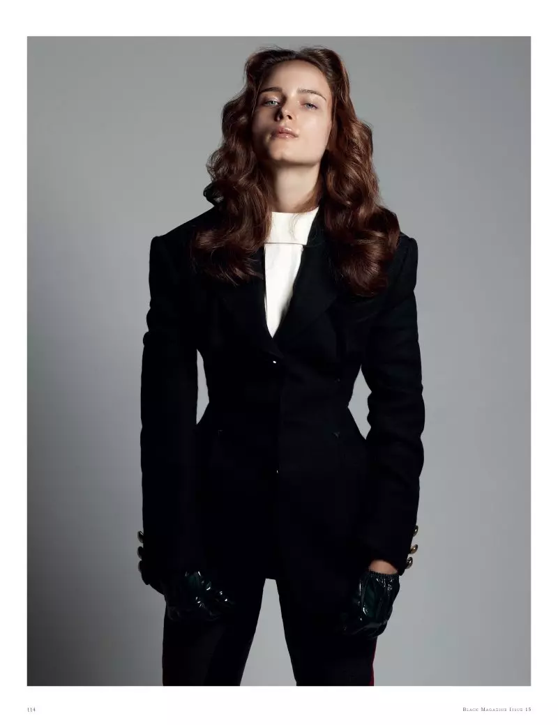 Anna de Rijk naPaul Empson muLouis Vuitton yeBlack Magazine #15