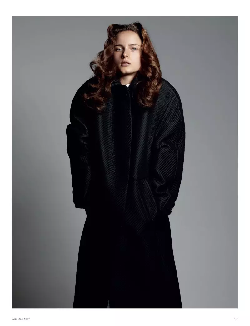 Anna de Rijk naPaul Empson muLouis Vuitton yeBlack Magazine #15