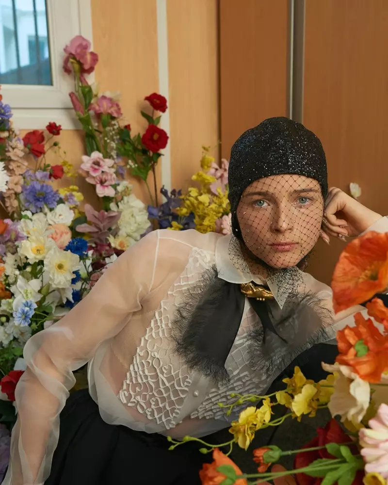 Anna de Rijk romantikus divatot modellez a Vogue Tajvan számára