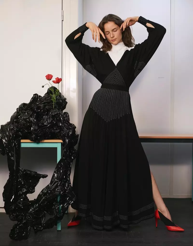 Anna de Rijk romantikus divatot modellez a Vogue Tajvan számára
