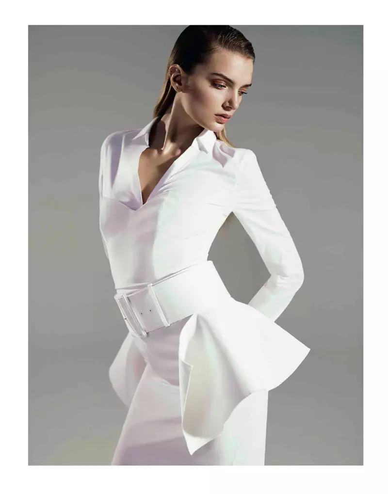 Lily Donaldson è vestita di bianco per Vogue Russia luglio 2012, fotografata da Richard Bush