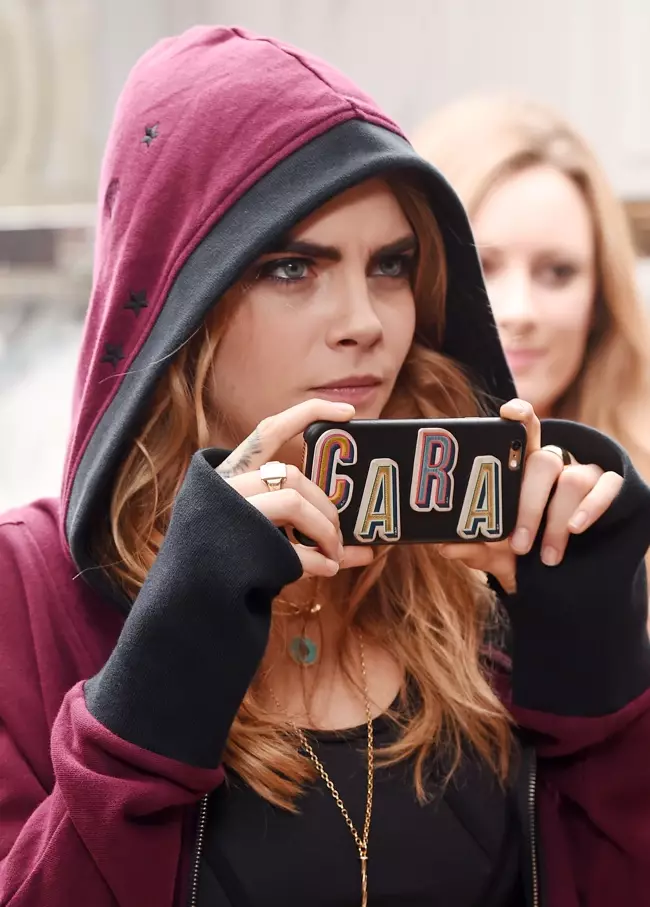 cara-delevingne-dkny-colección-lanzamento-harvey-nichols04