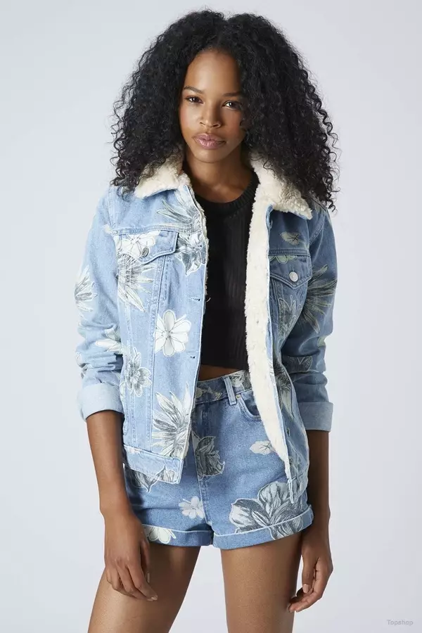 Jaket Barat Moto Floral Borg boleh didapati di Topshop dengan harga $60.00