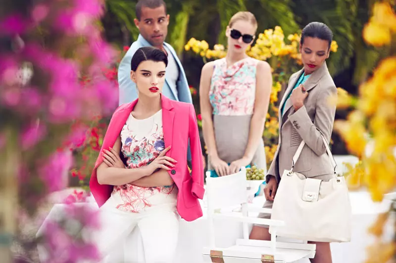 Crystal Renn Fronts Le Chateau Spring 2013 của Max Abadian