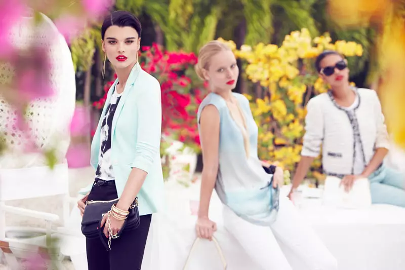 Crystal Renn Fronts Le Chateau Spring 2013 của Max Abadian