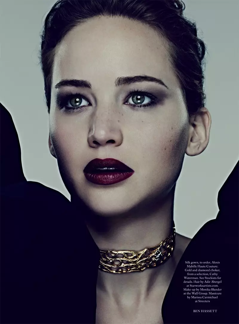 Jennifer Lawrence chiono chaBen Hassett muHarper's Bazaar UK