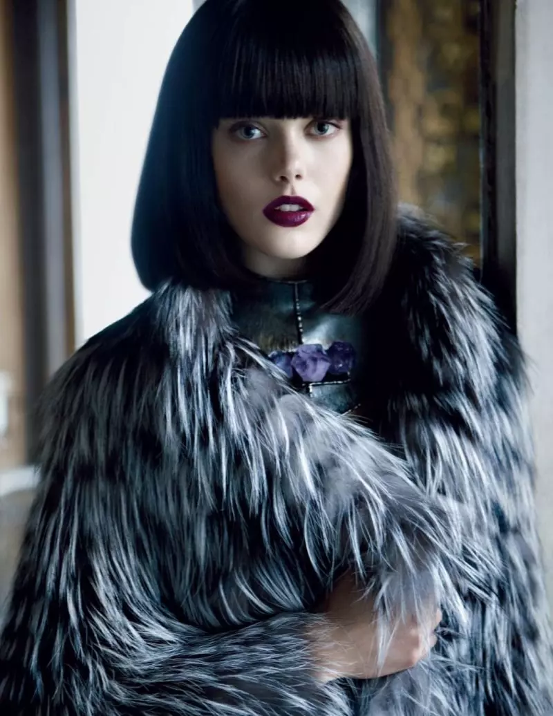 Frida Gustavsson Modelên Luxe Furs ji bo Vogue Russia Cotmeh 2012 ji hêla Patrick Demarchelier