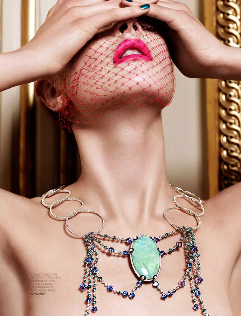 Jacquelyn Jablonski blénkt a Couture fir Vogue Russland Oktober 2012 vum Catherine Servel