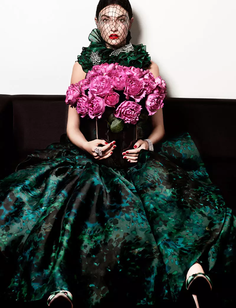 Jacquelyn Jablonski yn disgleirio yn Couture ar gyfer Vogue Rwsia Hydref 2012 gan Catherine Servel